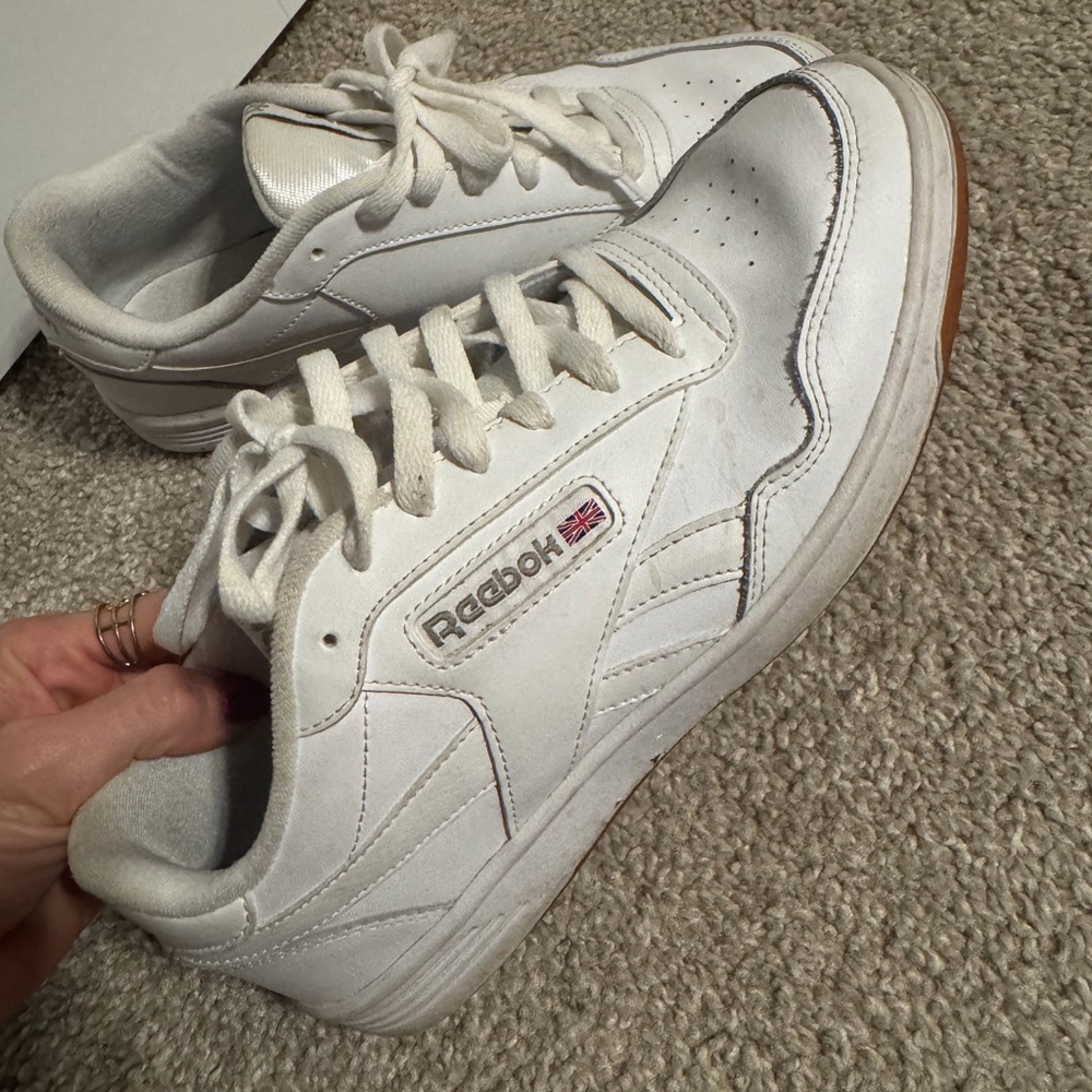Women 10, men 8.5, Reebok unisex Classic White Sneakers